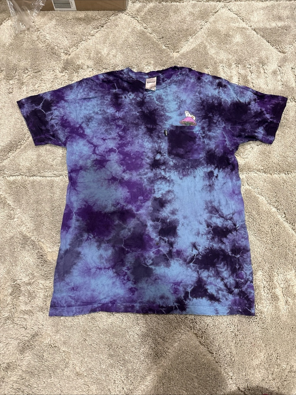 RIP N DIP MENS CAT DESIGN PURPLE TYE DYE POCKET TEE TSHIRT SIZE LARGE